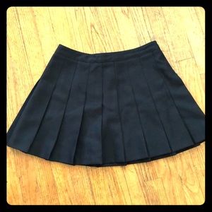 Black pleated skirt